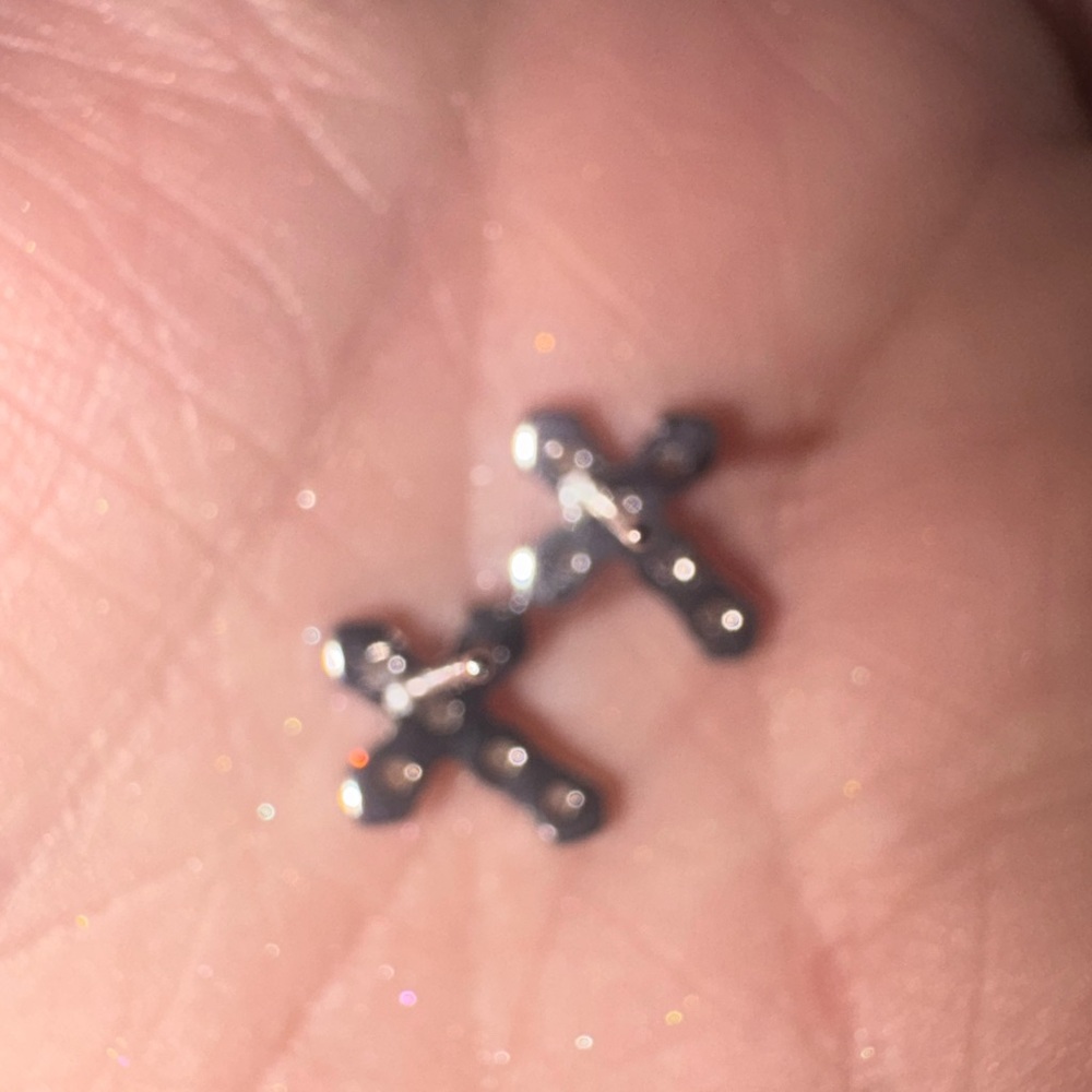 Solid Silver .75 Carat Moissanite Cross Earrings New in Package - Picture 4 of 6